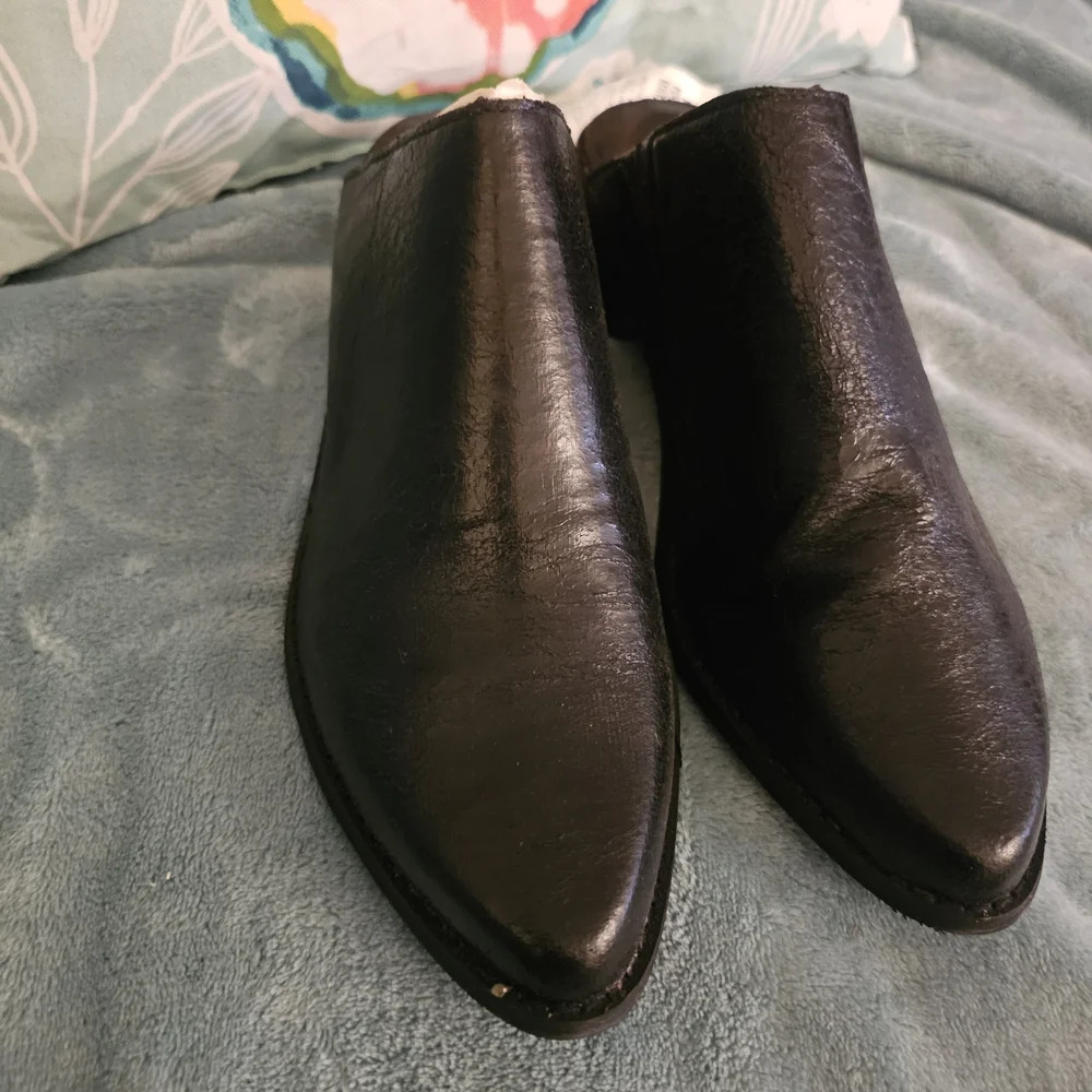 Very Volatile Shiny Black Mules - Picture 4 of 6